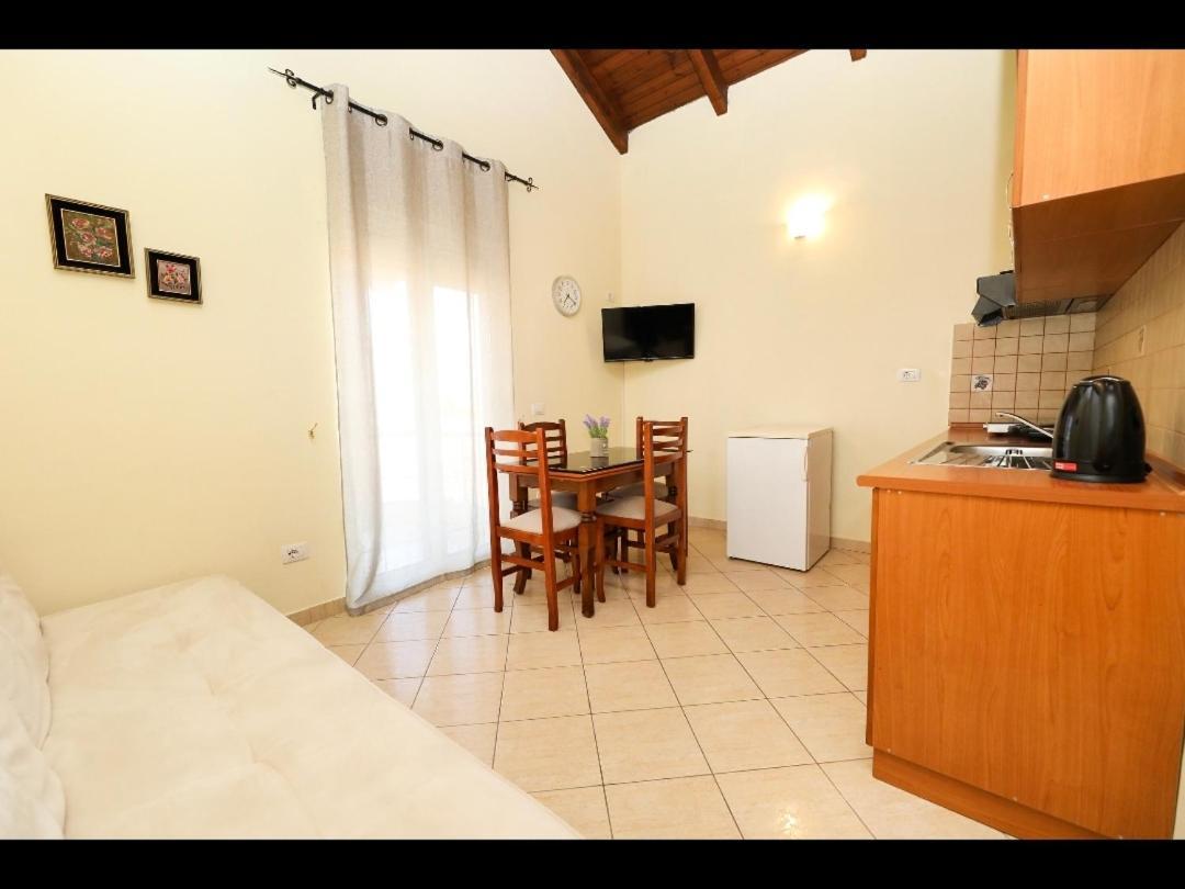 Apartments Athina אוריקום מראה חיצוני תמונה