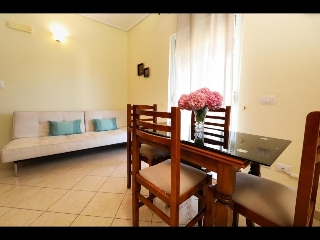 Apartments Athina אוריקום מראה חיצוני תמונה