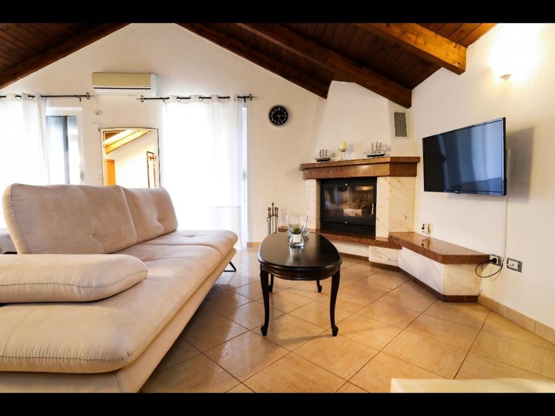 Apartments Athina אוריקום מראה חיצוני תמונה