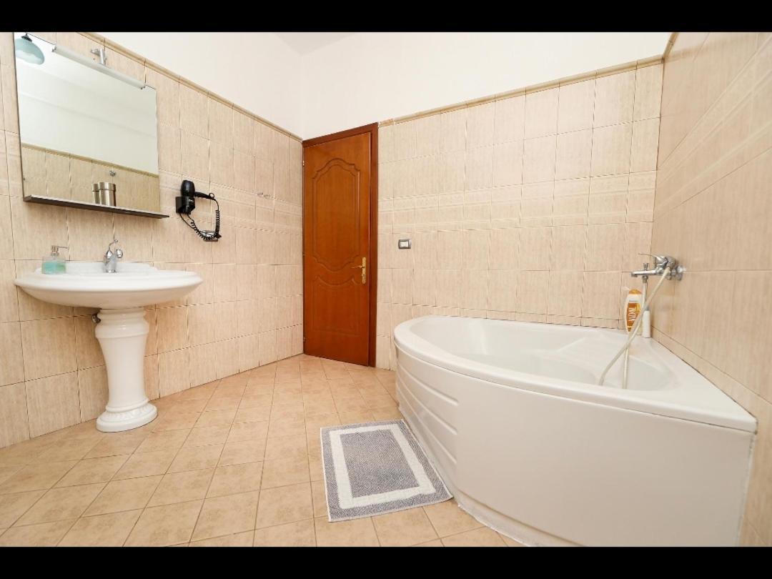 Apartments Athina אוריקום מראה חיצוני תמונה